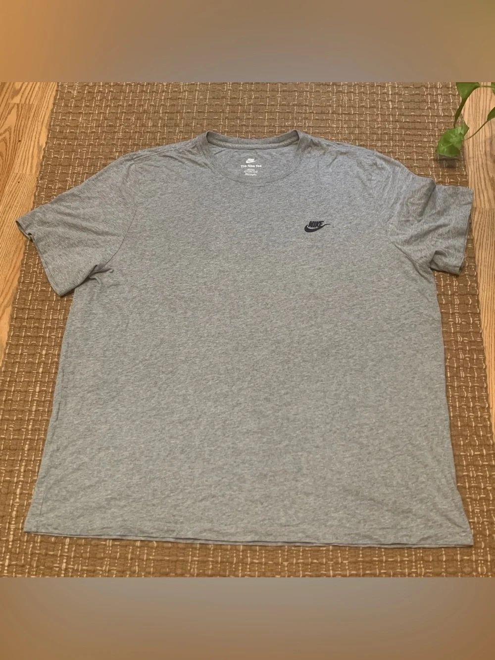 Nike Men's Heather Gray Short Sleeve Crew T-Shirt with Black Swoosh